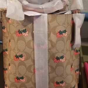 Mollie Bucket Bag 22 In Signature Canvas With 🍓Strawberry Print🍓